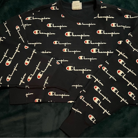 Champion Logo Crewneck Crop Top✨ - Picture 3 of 7